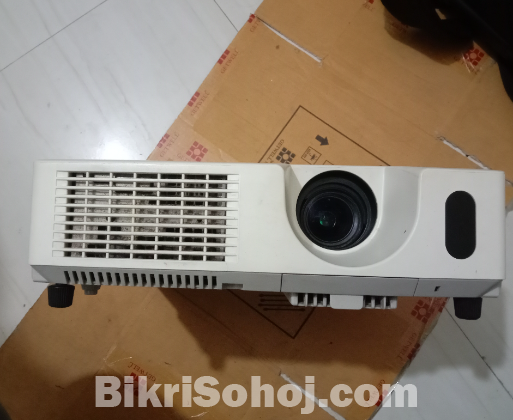 প্রজেক্টর  হিটাচী CP-X 3011